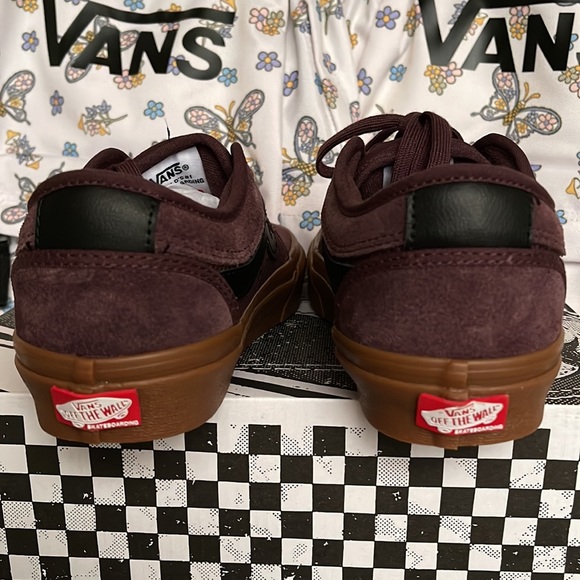 Vans Men’s Chukka Low Sid
Port/Gum
VN0A5KQZK10
Sneakers - Picture 13 of 16